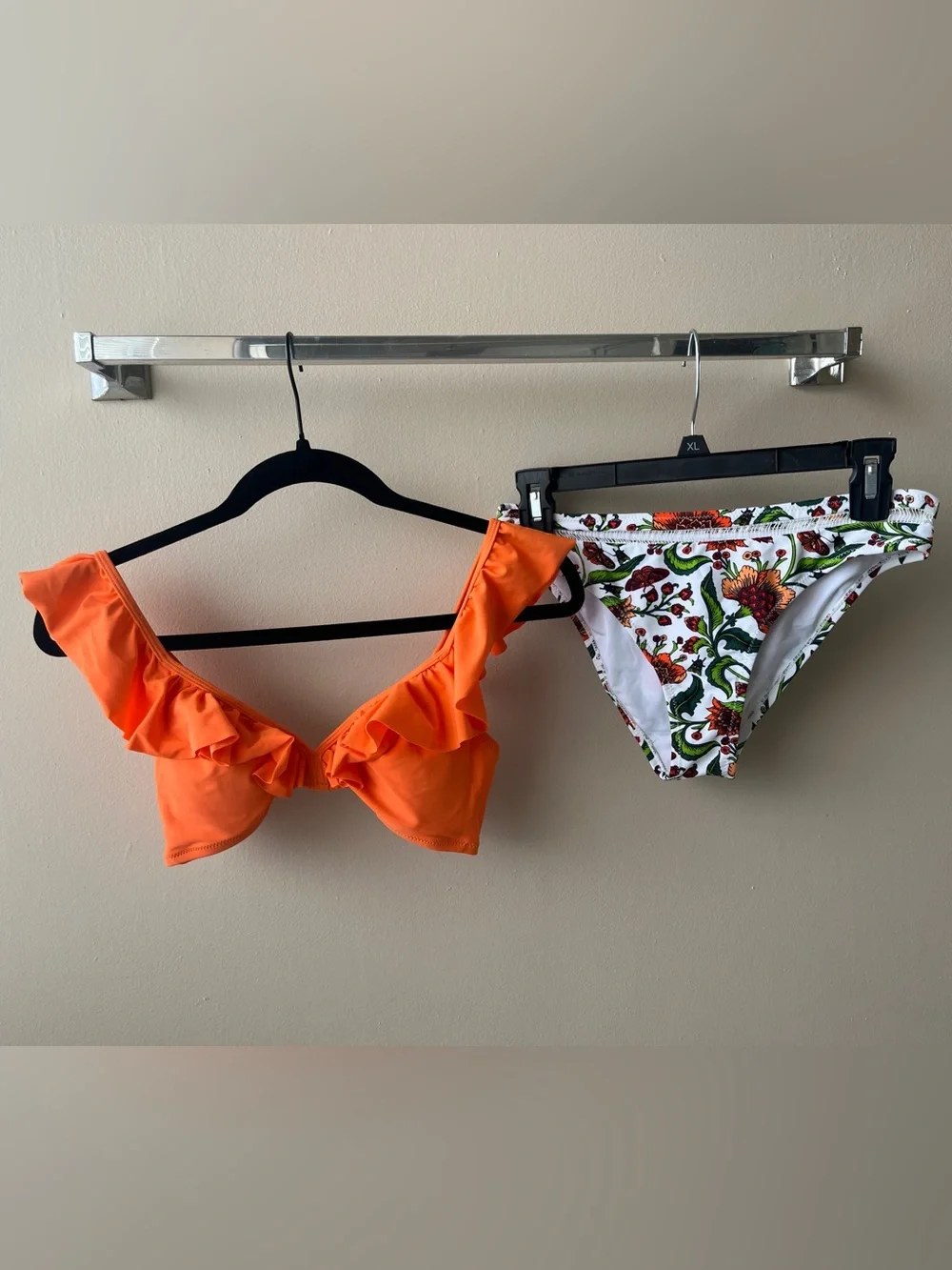 Cupshe Orange Ruffle Bikini Top with Floral Print Bottoms- Size Small
